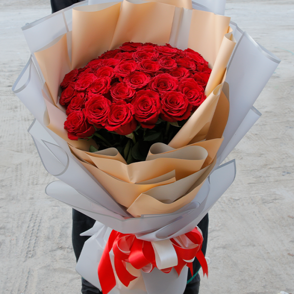 Hand Bouquet of Roses Valentine Day Flowers